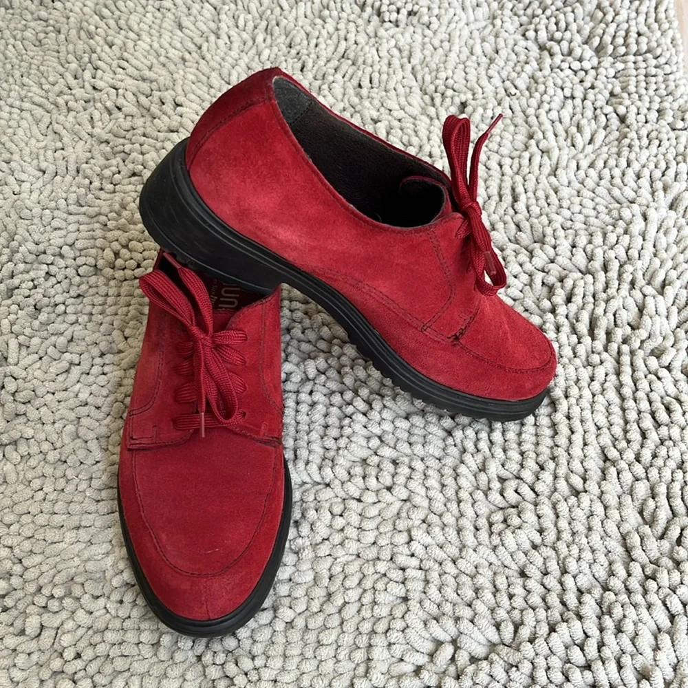 Munro Derby shoes in vibrant red - Picture 2 of 6